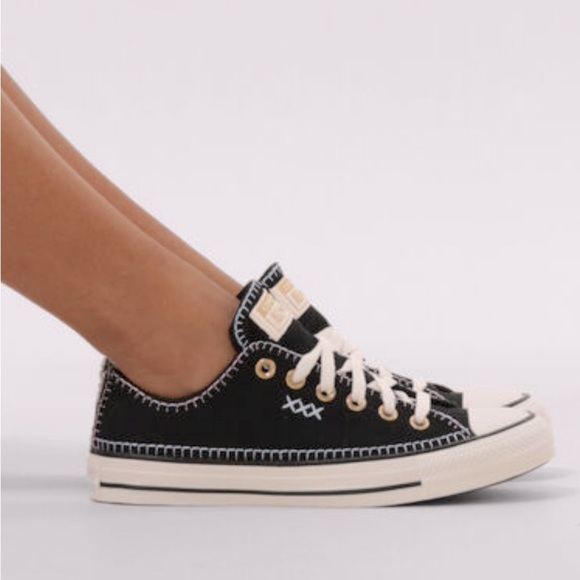 Chuck Taylor All Star Crafted Stitching Low Top - Size Womens 11.5 Men’s 9.5 - Picture 14 of 14